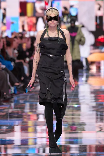 Look 48